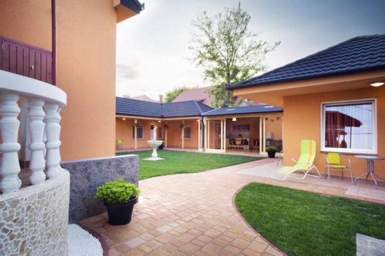 Sunshine Sh Apartmanhaz Apartment Zamárdi Exterior foto